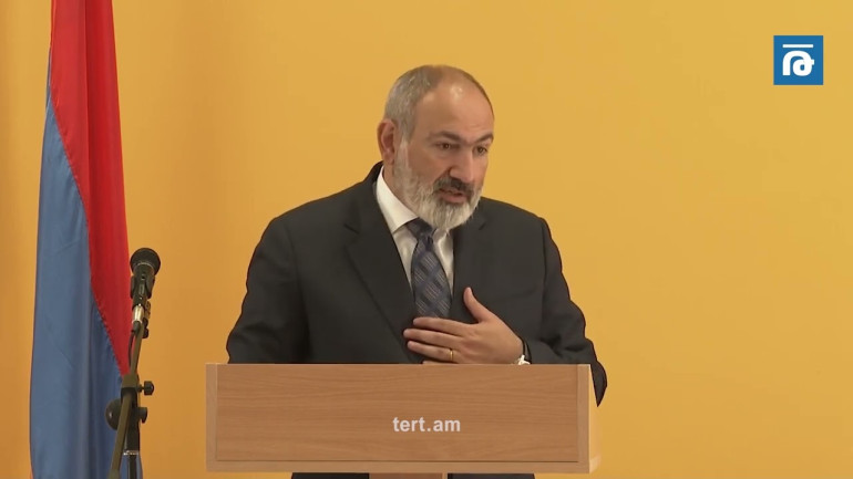 Դպրոցներում պետական օրհներգի 6 տարբեր վարկած ենք լսել՝ 6 տարբեր արագությամբ, չի կարող մի տեղում հիմնը մի տեմպով հնչել, մյուս տեղում՝ այլ․ Փաշինյան