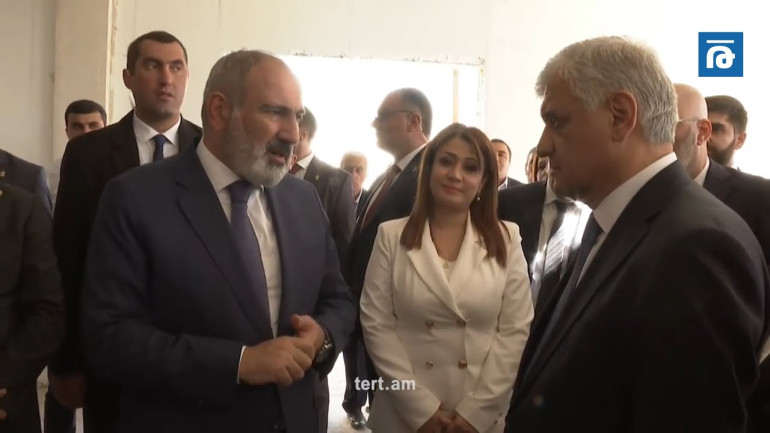 Կգնաք, շինարար քեռիներին կասեք, որ ժամանակին ավարտեն դպրոցի կառուցումը, որ գնաք դպրոց. Փաշինյանը` Արեգնադեմի երեխաներին