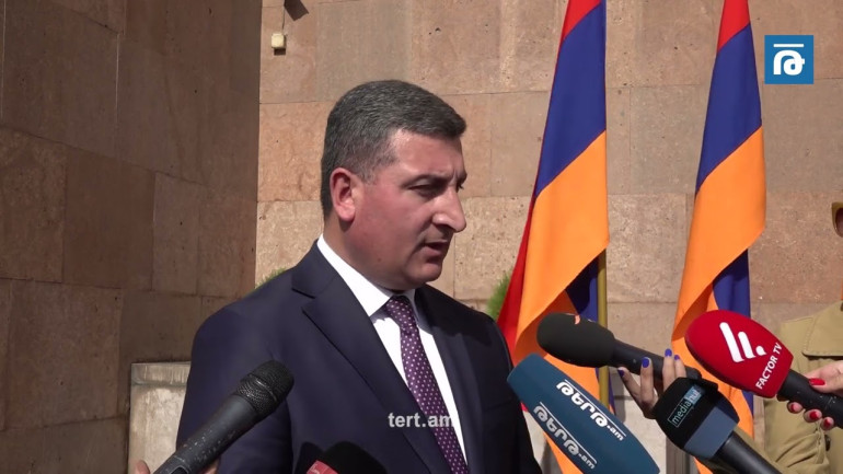 Արտաշատի սպորտդպրոցի դահլիճում եղել է 104 մարդ, հիմա մնացել է մեկ ընտանիք. Սանոսյան