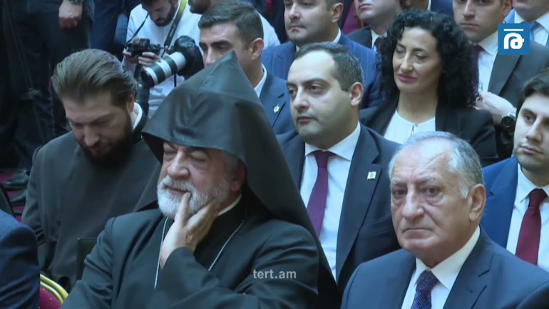 Երևանի անձնագրի դիմաց վստահեցնում եմ, որ ծառայել ու ծառայելու եմ Երևանին ու երևանցուն․ Ավինյան