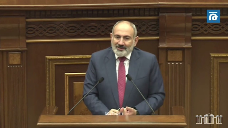 ԼՂ-ից տեղահանված մարդկանց չպետք է «second hand» հագուստներ մատակարարենք․ Փաշինյան