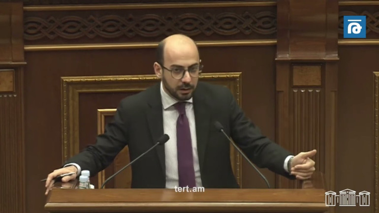 Պարո՛ն Մինասյան, մեզ ձեր արշինով մի չափեք, այդ թվերը չի, որ օրենք բերենք պաշտոնյաների բիզնեսի համար․ Արթուր Հովհաննիսյան