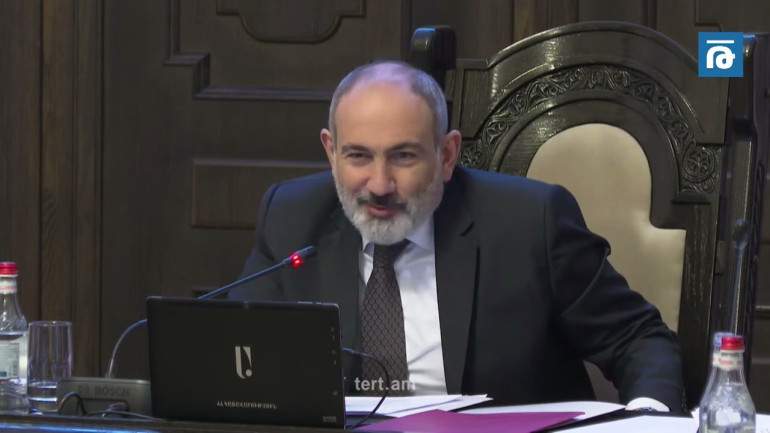 Գիտաշխատողներ կան, ում գիտական աստիճան ստանալու պատմությունը շատ է հիշեցնում «Հաջողության ջենտլմենները» ֆիլմի մի դրվագ. Փաշինյան
