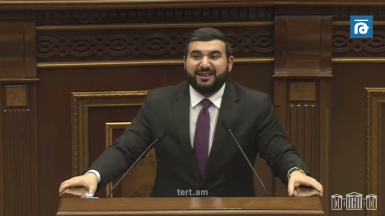 Դպրոցի փոխարեն գոմ հիշեցնող սենյակներից դպրոց ենք կառուցում, դուք ինչի համար եք, սի՛րելի ընդդիմություն, պաթոսախեղդ ելույթների՞․ Վահագն Ալեքսանյան