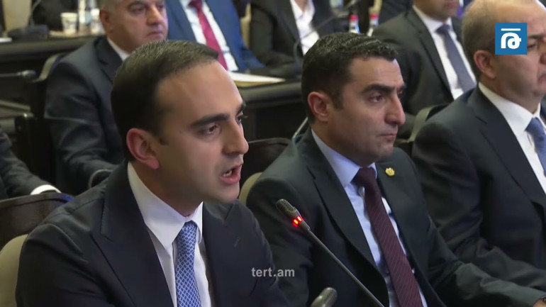 Գիշերը մեքենա չկա, լուսացույցի տակ 2 րոպե սպասում ենք, պետք է խելացի լուսացույցներ ներդնեք. Փաշինյան