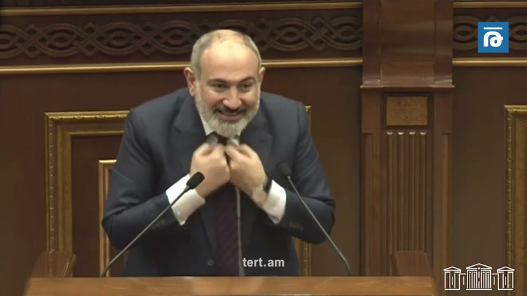 Ի վերջո ի՞նչ է նշանակում հղումը ԼՂ-ի և ՀՀ-ի միավորման որոշման մասին, որը հռչակագրի մեջ հիշատակվում է․ եթե հենվում ենք դրա վրա՝ խաղաղությունը անհնար է․ Փաշինյան