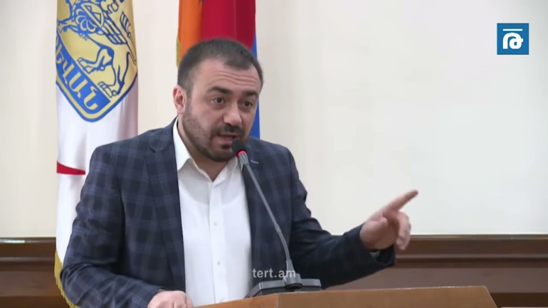 Պարո՛ն Իսպիրյան, սիրված երգիչ էիք, հիմա եկել սուս-փուս քվեարկում գնում եք․ Մանուկ Սուքիասյան