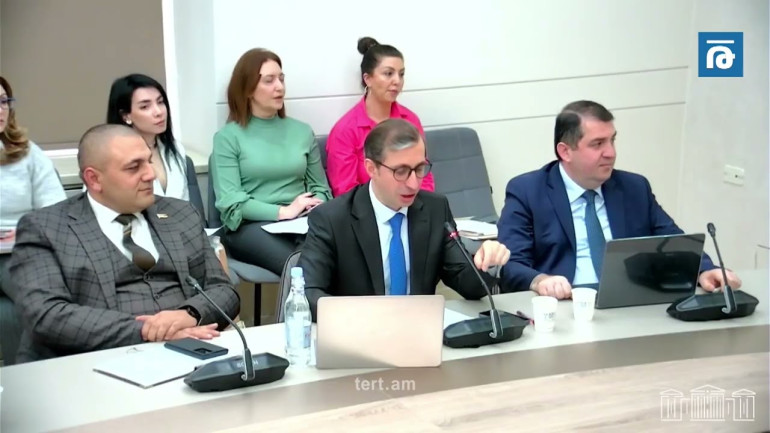 Սուրճ հյուրասիրելը, Մարտի 8-ին ծաղիկ նվիրելը, կամ Ձեզ ճաշի հրավիրել ու հաշիվը փակելը ընդունելի՞ նվերներ են. Վարդանյանը՝ փոխնախարարին