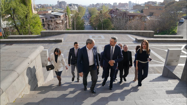 ԱրարատԲանկի հովանավորությամբ Մատենադարանի ձեռագրերի կենսաբանական հետազոտությունների լաբորատորիան կարդիականացվի ու կվերազինվի․ հուշագիրն արդեն ստորագրված է