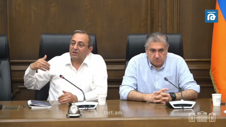 Մանդատները կդնենք, երբ Փաշինյանն իր թիմով չի օգտագործի իր «մուրճերը»,որ վերարտադրվի․ Արծվիկ Մինասյան