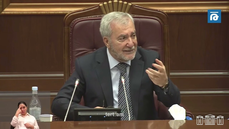 «Գործ տվող բառերը մի օգտագործեք»․ Հայկ Սարգսյանը նկատողություն արեց Անդրանիկ Քոչարյանին