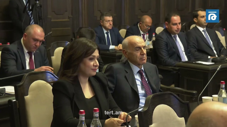 Պարզվում է, որ ՀՀ-ից մեկն արտագաղթել է իր սանրվածքի պատճառով, ականջին օղ կախելու պատճառով, խաշ կամ քաբաբ չսիրելու պատճառով. Նիկոլ Փաշինյան