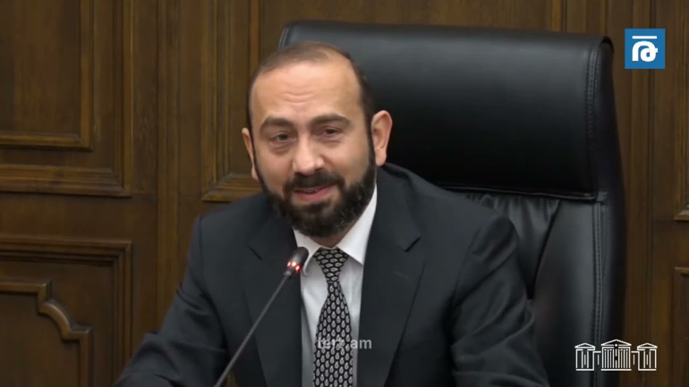 Մեր օրակարգում ԼՂ հիմնահարց չկա. հեգնական ժպիտը տեղին չէ, պարո՛ն Ռուստամյան. Միրզոյան
