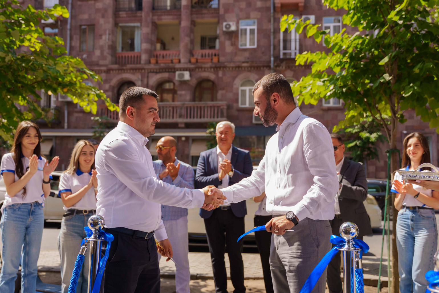 Յունիբանկի վերանվանված «Թումանյան» մասնաճյուղը բացվել է նոր հասցեում (լուսանկարներ) Յունիբանկի վերանվանված «Թումանյան» մասնաճյուղը բացվել է նոր հասցեում (լուսանկարներ)