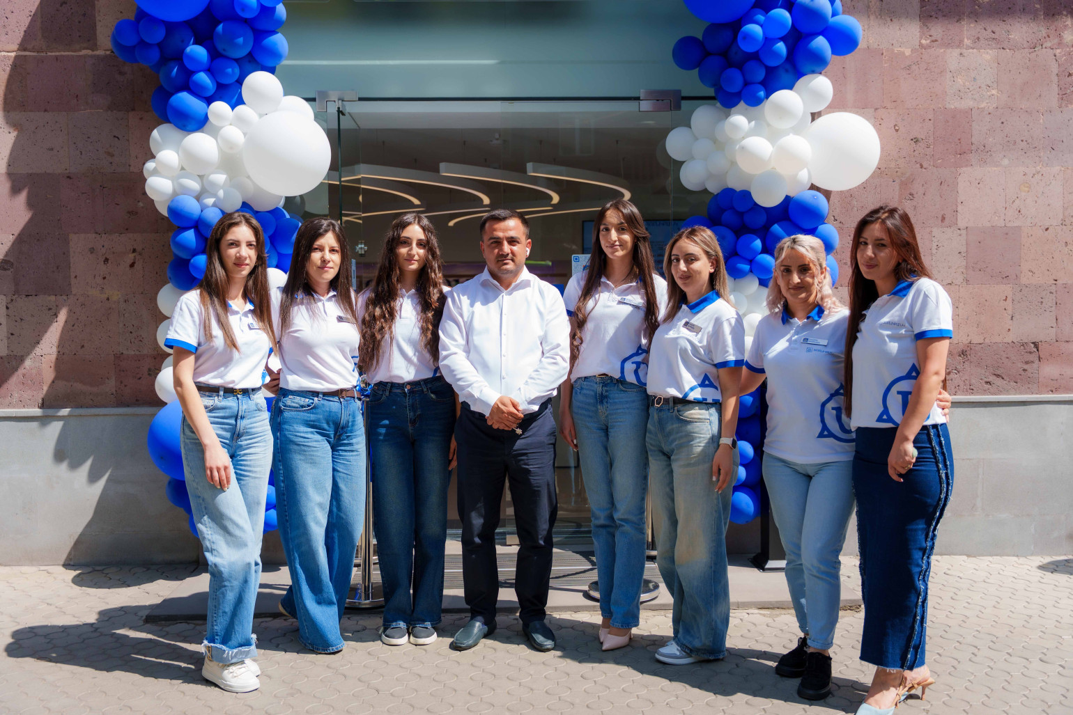 Յունիբանկի վերանվանված «Թումանյան» մասնաճյուղը բացվել է նոր հասցեում (լուսանկարներ) Յունիբանկի վերանվանված «Թումանյան» մասնաճյուղը բացվել է նոր հասցեում (լուսանկարներ)