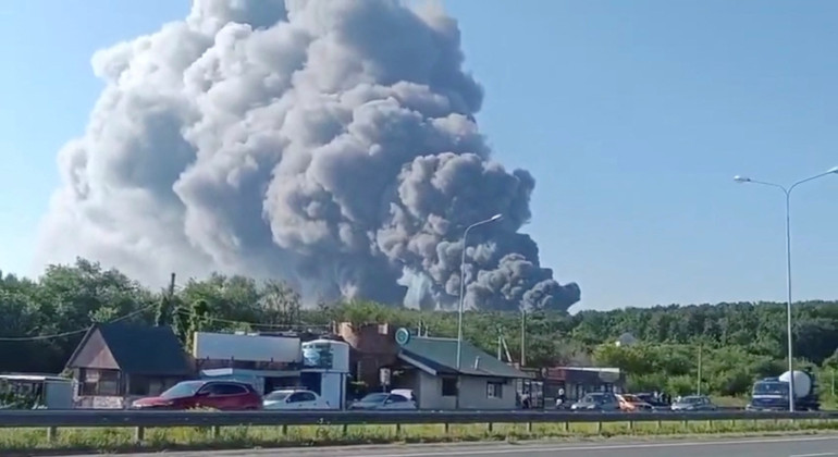 Ukraine drones kill six, damage warehouses in Russia. authorities say Ukraine drones kill six, damage warehouses in Russia. authorities say