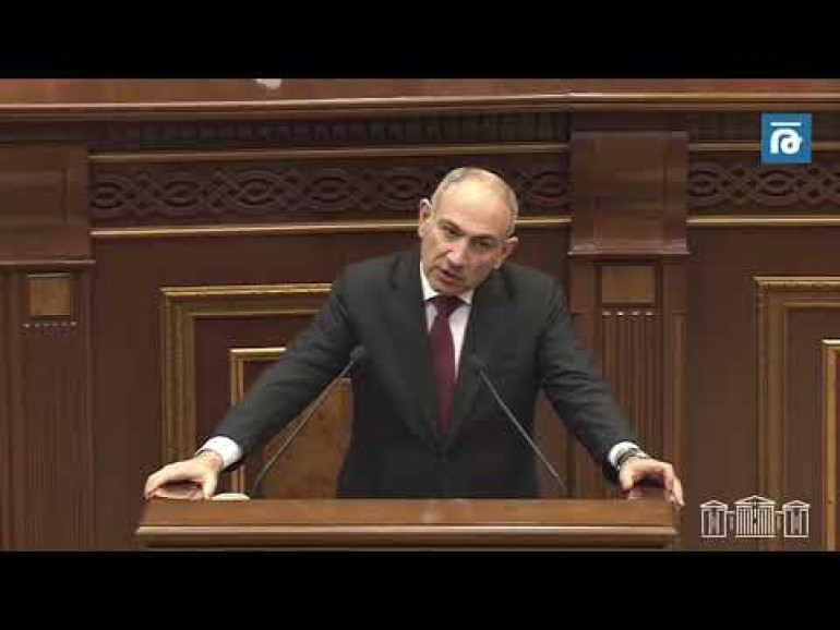 Ինձ որ ասում եք՝ «պերաշկի» եք ուտում, ձեզնից չի երևում, որ ինչ որ հացադուլ հայտարարած և քուրձ հագած վիճակում եք, ինչո՞ւ գլխներիդ մոխիր լցրած չի. Փաշինյանը՝ ընդդիմությանը