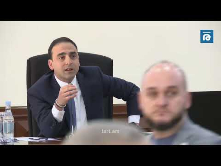Լարված իրավիճակ և քաշքշուկ՝ Երևանի ավագանու նիստի ժամանակ