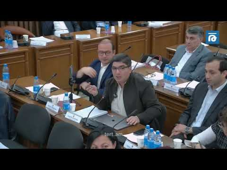 Ցեմենտը, բետոնը հանում, լցնում են Երևանի գլխին, քաղաքապետարանն ու՞ր է, ժողովու՛րդ․ Մեսրոպ Մանուկյան