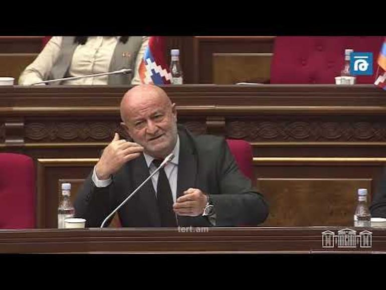 «Աշոտիկ Կամավոսյանը հիվանդ մարդ է, չգիտեմ ինչ ճնշումների տակ է ցուցմունք տվել», «Նրա կողմից ճնշման փաստ չի բարձրաձայնվել». պատգամավոր-դատախազ հարցուպատասխան՝ ԱԺ-ում